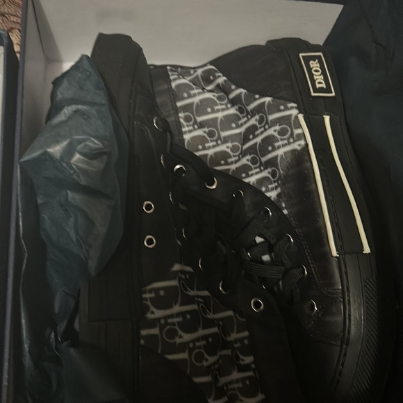 550 for both. size 43 - Picture 2 of 5